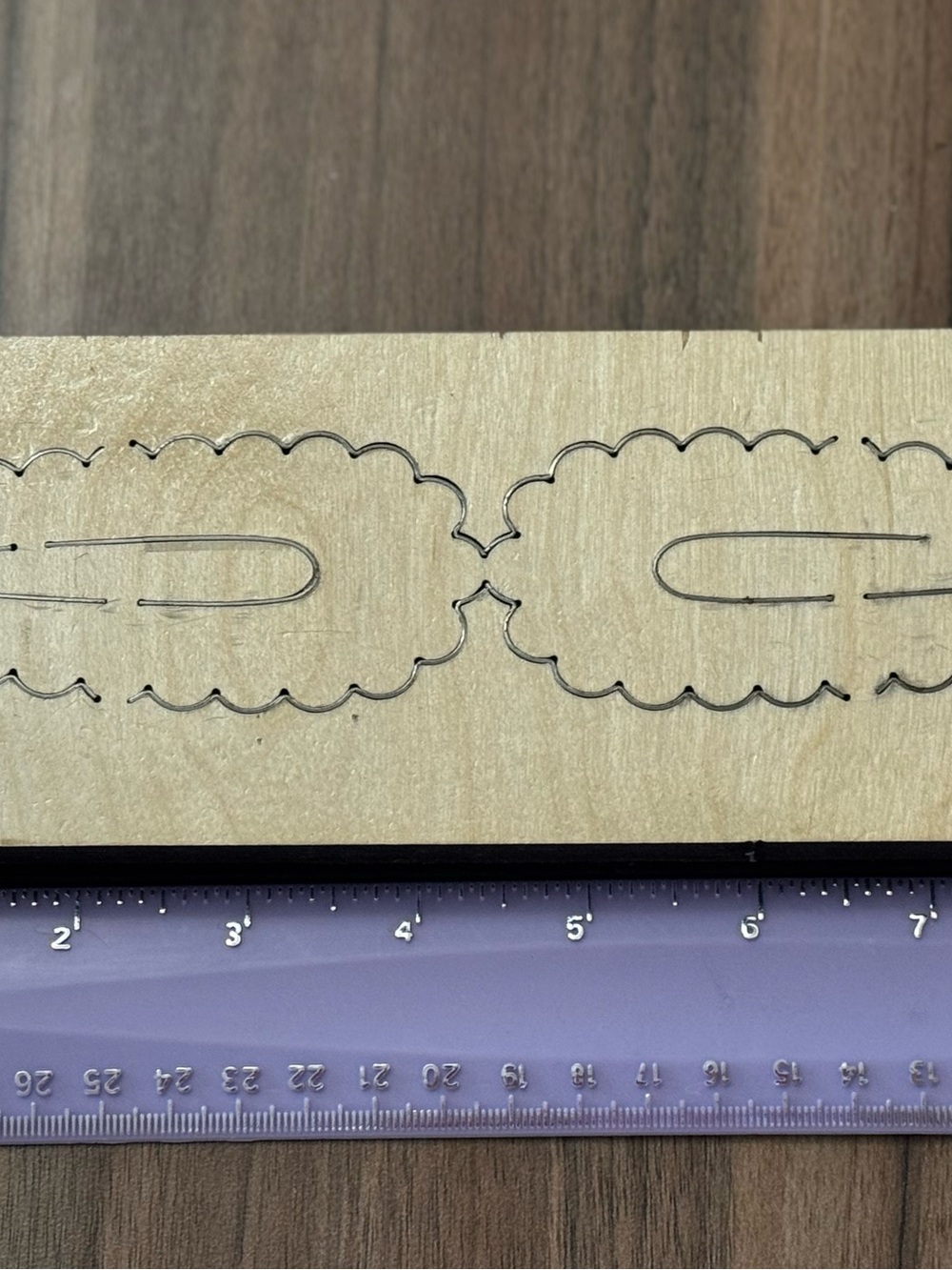 Sizzix 4” Large Scalloped Snap Clip Die